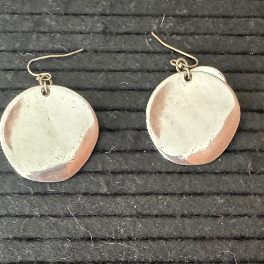 Hammered Silver Tone Disc Dangle Earrings - Picture 3 of 7